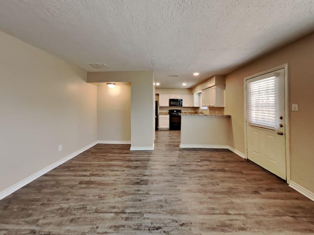 Well-Maintained House Ready to Move In in Sugar Land - Image 5