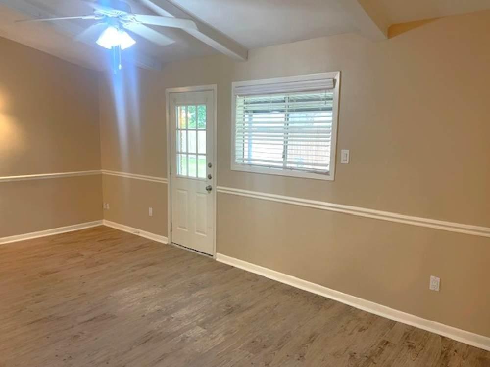 Well-Maintained House Ready to Move In in Pasadena - Image 2