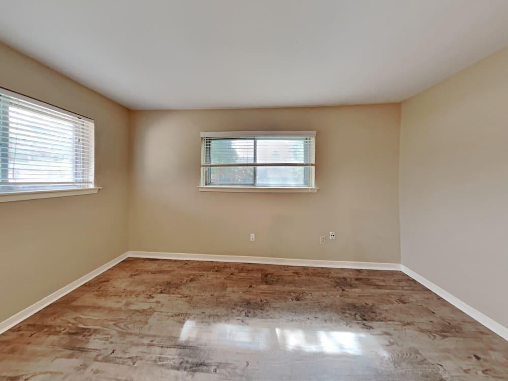 Well-Maintained House Ready to Move In in Pasadena - Image 7