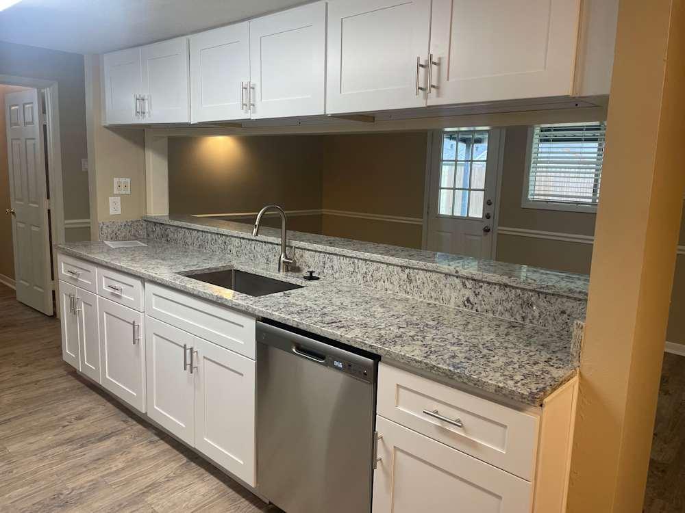 Well-Maintained House Ready to Move In in Pasadena - Image 4