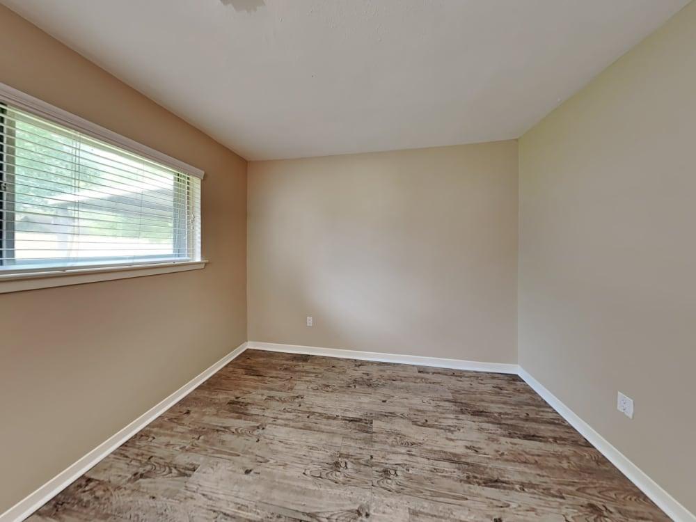 Well-Maintained House Ready to Move In in Pasadena - Image 6
