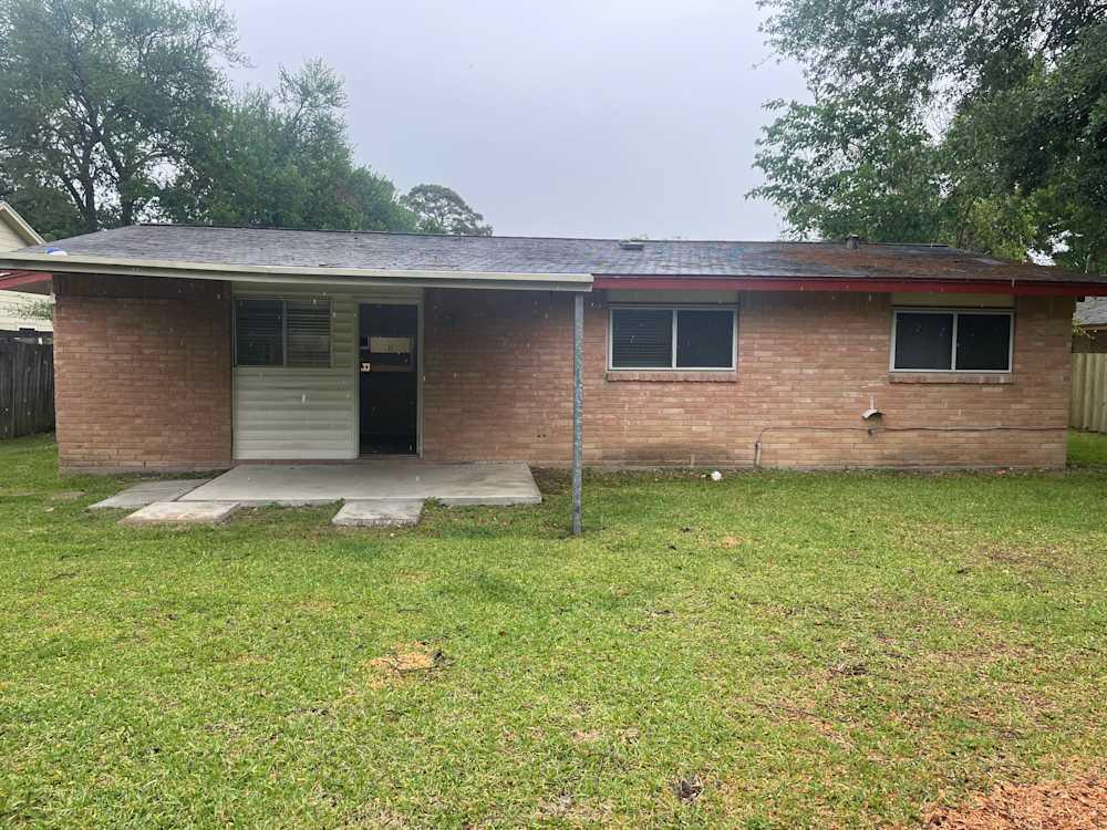 Well-Maintained House Ready to Move In in Pasadena - Image 9
