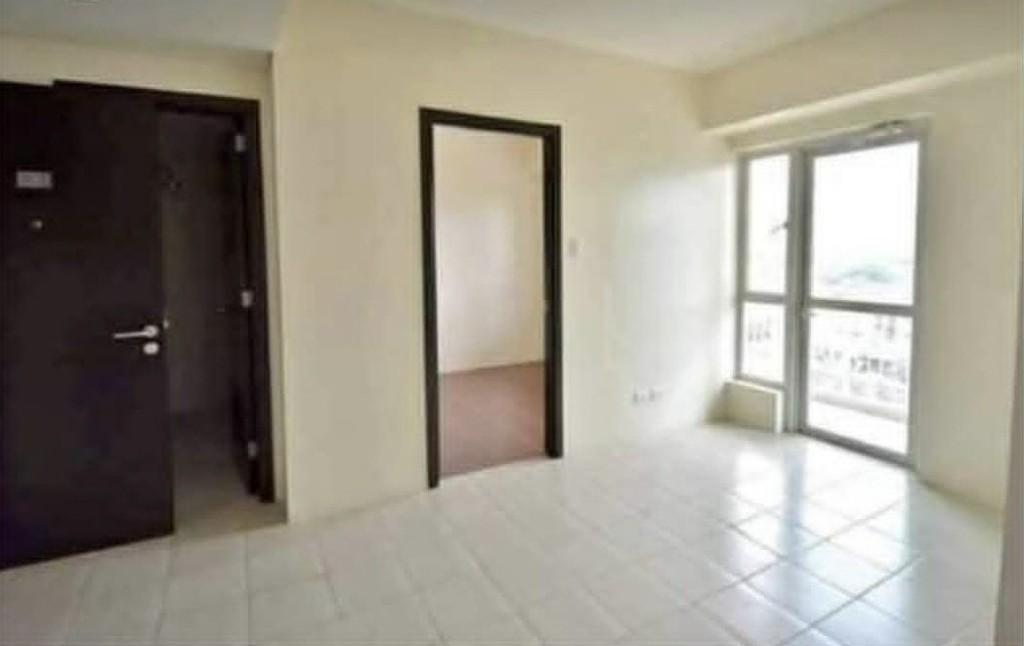 1 BR Unfurnished Condo For Rent in The Rochester in Plain View - Image 1