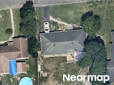 Terrace View Rd in Levittown - Image 1