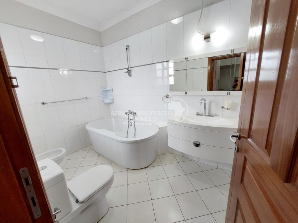 4 Bedroom All Ensuite Home+Guest Wing For Rent In Runda in Kenya - Image 12