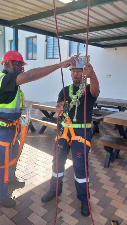 CONFINED SPACES TRAINING COURSES, FORKLIFT NEW LICENSES in South Africa - Image 2