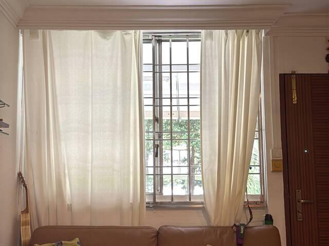 SEMI RENOVATED Master Bedroom in Geylang - Image 1