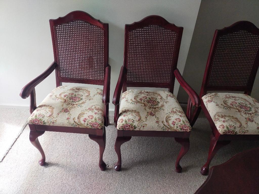 Van Treight Dining Set, extendable solid timber table, 6 chairs in Leichhardt - Image 4