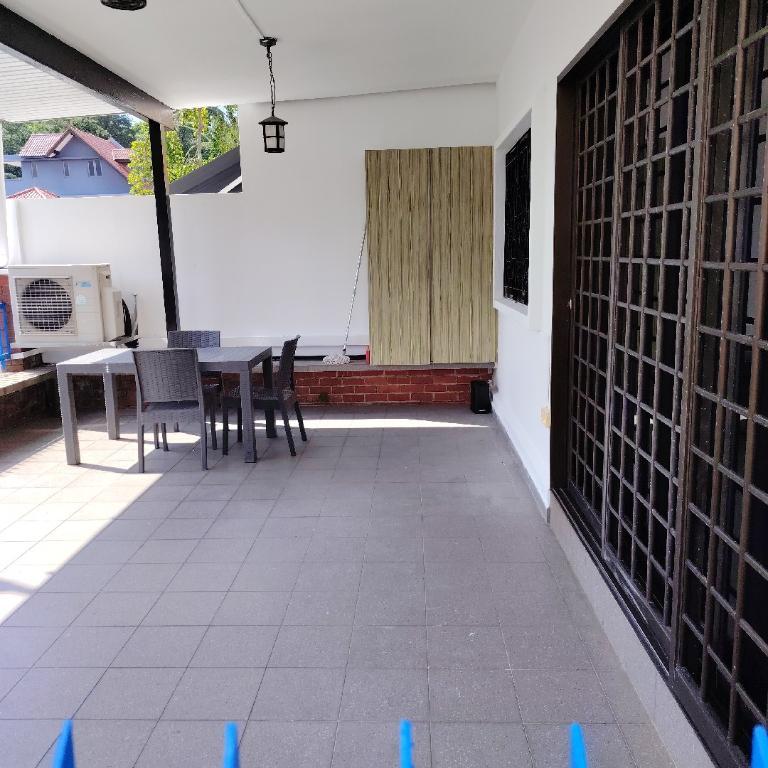 Terrace House Upper Thompson Rd in Bukit Merah - Image 3