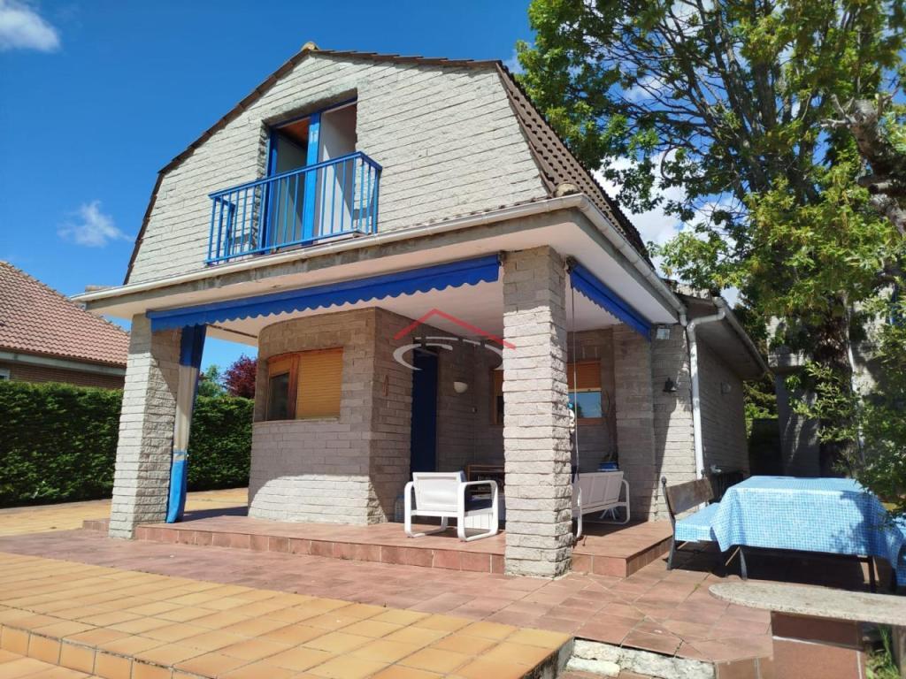 CHALET INDIVIDUAL CON PISCINA en León - Imagen 1