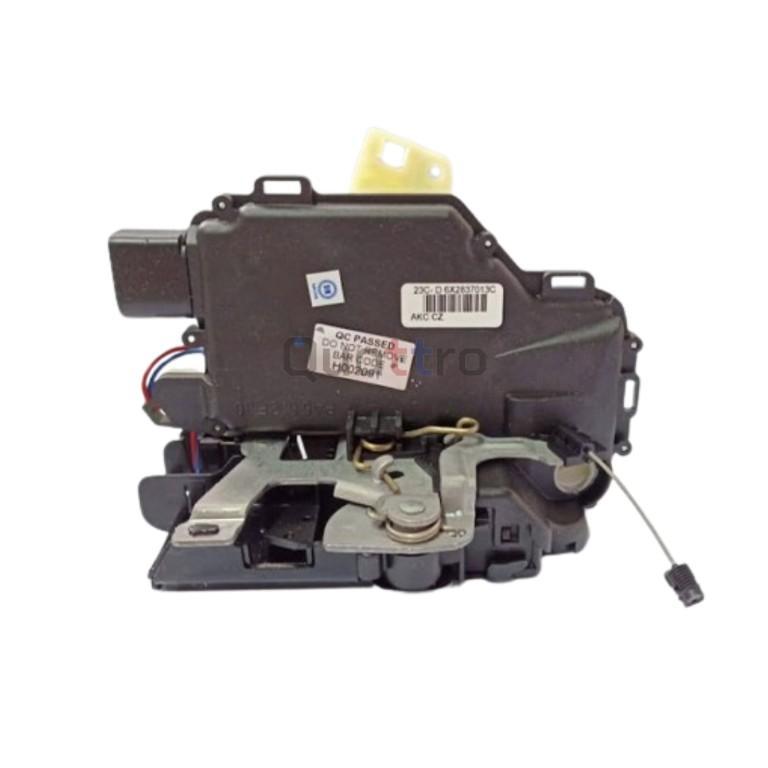 -Actuator Doorlock VW Golf MK5 / MK6 / VW Jetta / VW Tiguan in Miri - Image 1