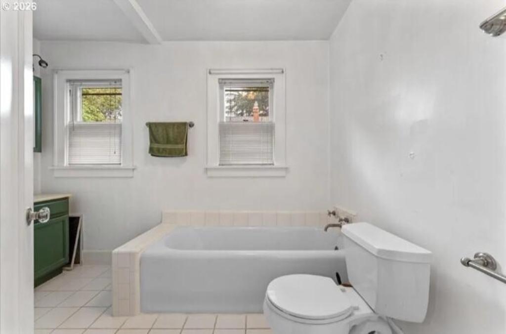 PERFECT FAMILY HOME FOR SALE in Portland - Image 4