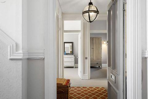 Simple And Eleagent in Wimbledon - Image 1