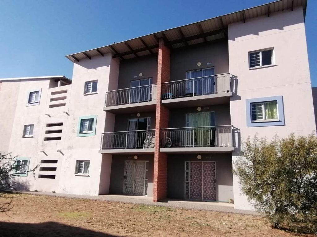 APARTMENT FOR SALE in Bloemfontein - Image 1