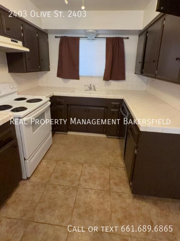 2403 Olive St - Move In Special! 1st month Rent Free! in Bakersfield - Image 1