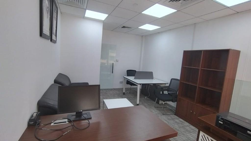 Spacious 200 Sqft Window Office Available for Rent in Dubai - Image 2