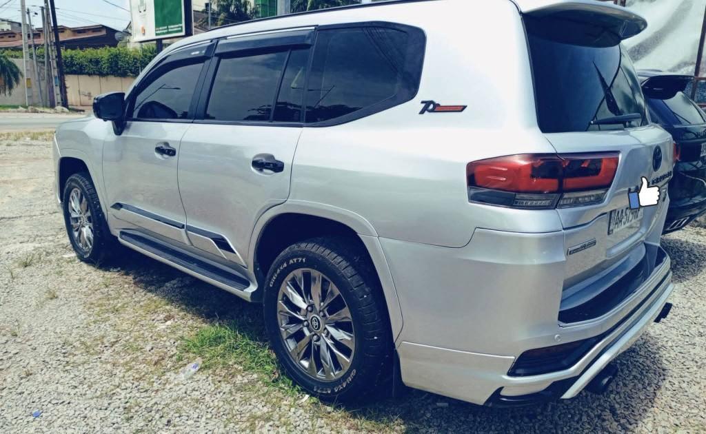 TOYOTA Land Cruiser VX-R V8 en Côte d’Ivoire - Photo 1