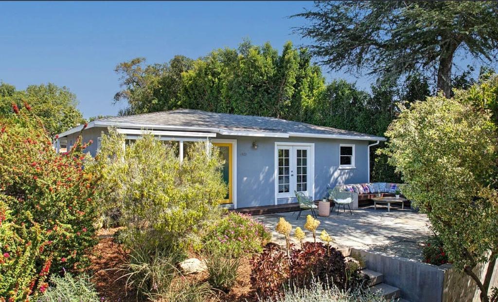 SINGLE FAMILY HOME FOR RENT ASAP! in Los Angeles - Image 1