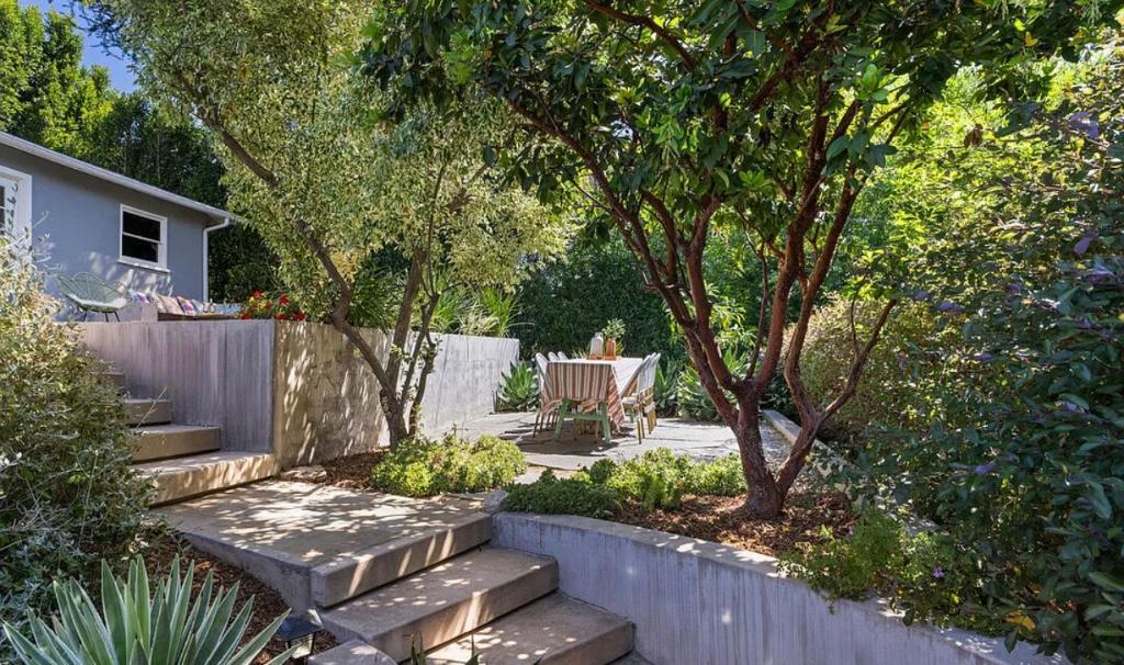 SINGLE FAMILY HOME FOR RENT ASAP! in Los Angeles - Image 2