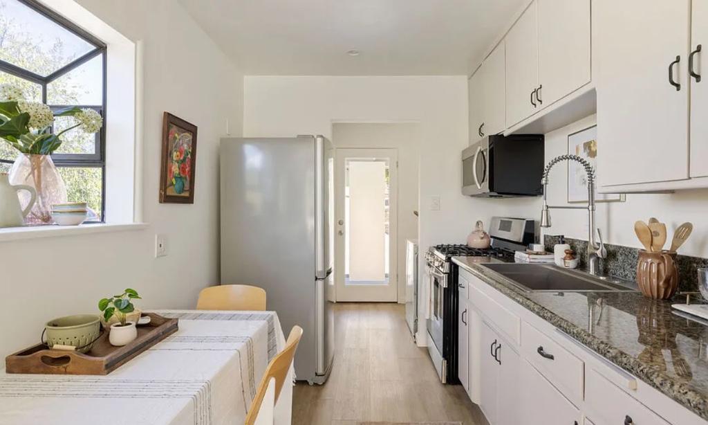 SINGLE FAMILY HOME FOR RENT ASAP! in Los Angeles - Image 6