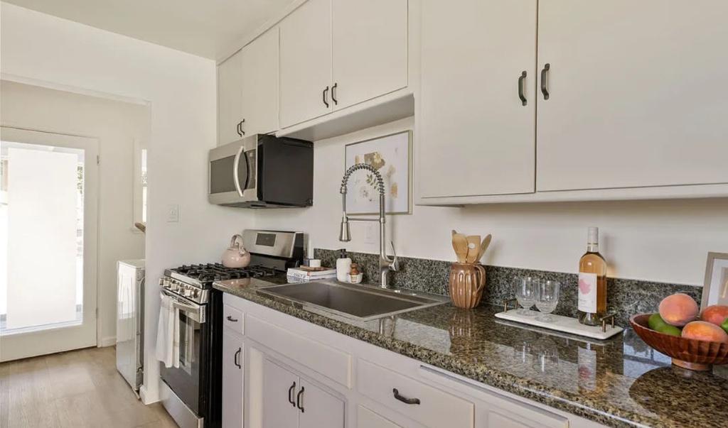SINGLE FAMILY HOME FOR RENT ASAP! in Los Angeles - Image 7
