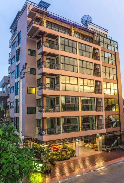 L18 residence แอลสิบแปดเรสซิเด้นซ์ in Thailand - Image 1