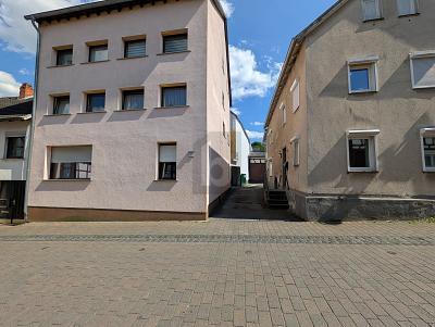 ATTRAKTIVE ANLAGE MIT ENTWICKLUNGSPOTENZIAL in Andernach - Bild 1