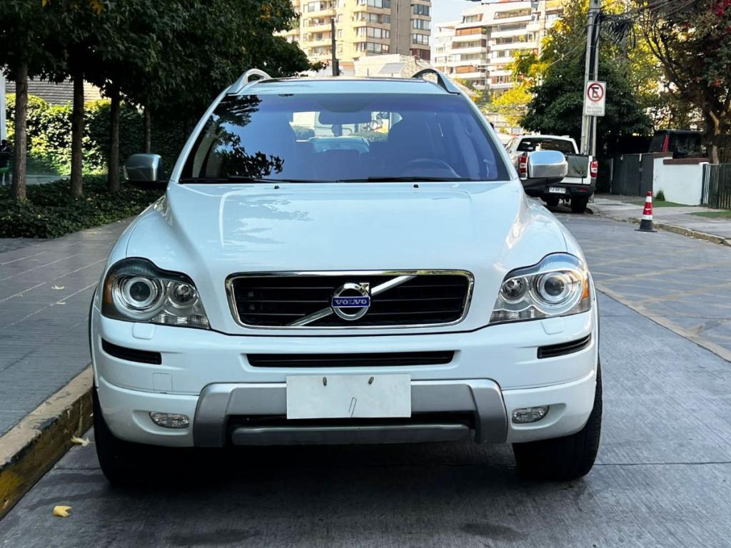 VOLVO XC90 T5 R DESIGN AWD 2013 TRES CORRIDAS DE ASIENTOS en Ñuñoa - Imagen 1