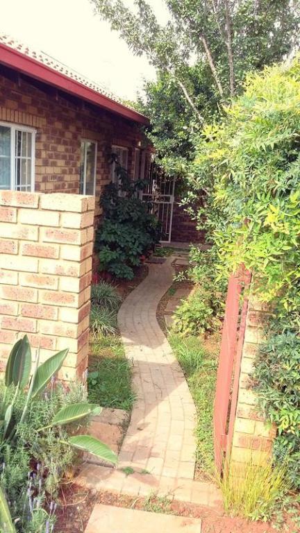 Simplex 1853-ref-148 for Rent in Meyerspark, Pretoria in Mamelodi - Image 1