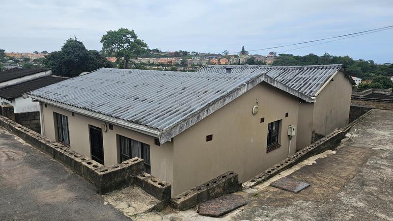 House 1925-ref-453 for Sale in Kwamakutha, Amanzimtoti in Umlazi - Image 1