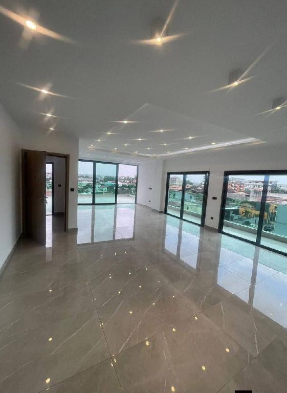 Location Appart 4 Pièces + 1 Dpdce Riv. Bonoumin Rond-point ADO à Abidjan - Photo 1