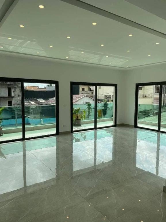 Location Appart 4 Pièces + 1 Dpdce Riv. Bonoumin Rond-point ADO à Abidjan - Photo 4