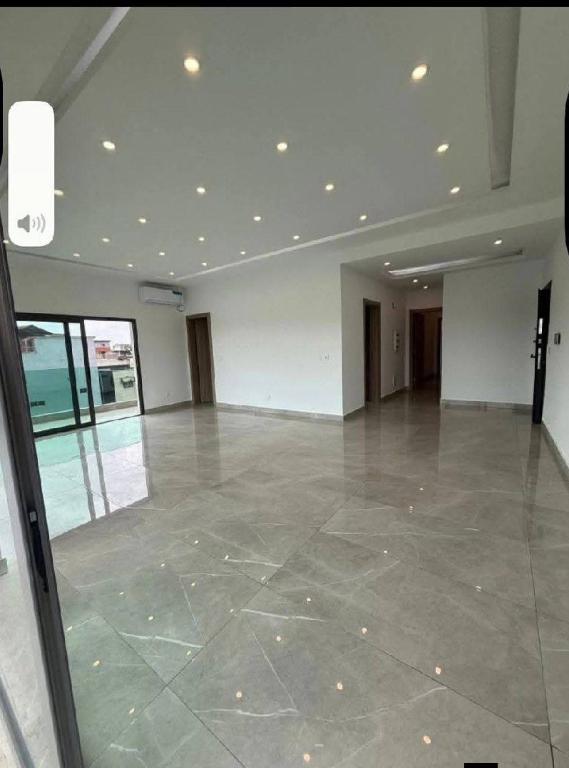 Location Appart 4 Pièces + 1 Dpdce Riv. Bonoumin Rond-point ADO à Abidjan - Photo 9