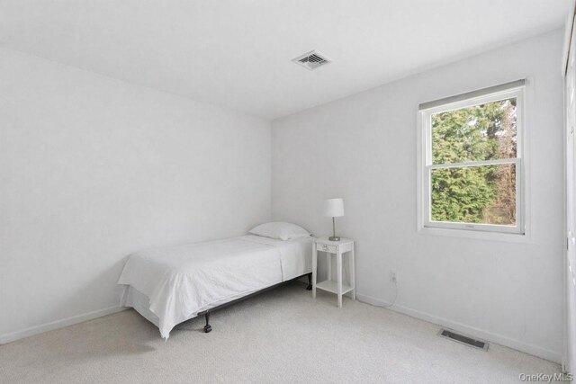 Liberty St, Westhampton Beach, Home For Rent in Westhampton beach - Image 1