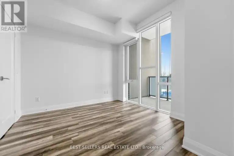 220 - 16 CONCORD PLACE in Grimsby - Image 1