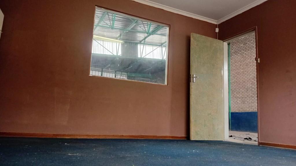 HB4 – 258m² Factory, Warehouse, Distribution Space To Let in Johannesburg - Image 7