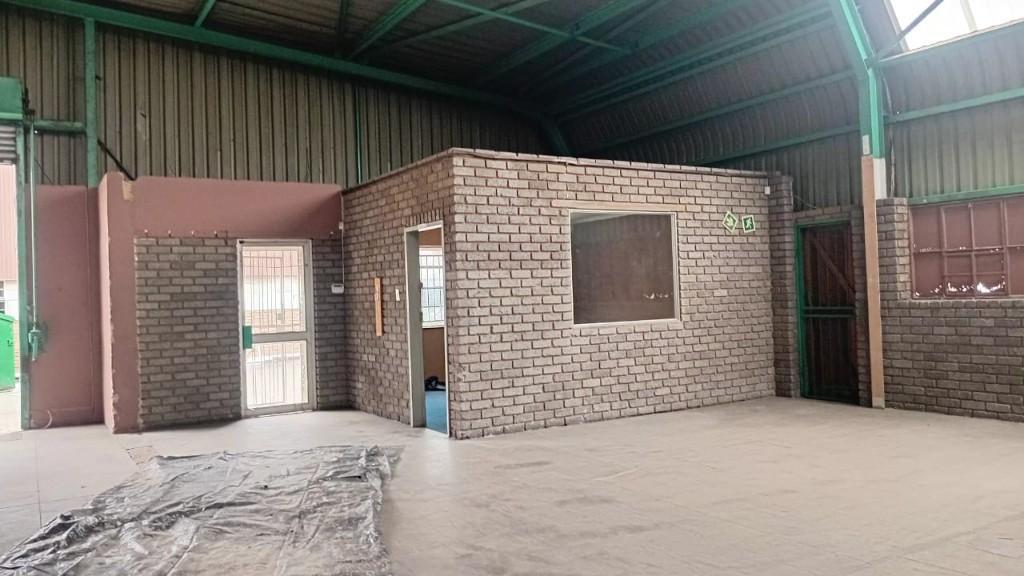 HB4 – 258m² Factory, Warehouse, Distribution Space To Let in Johannesburg - Image 3