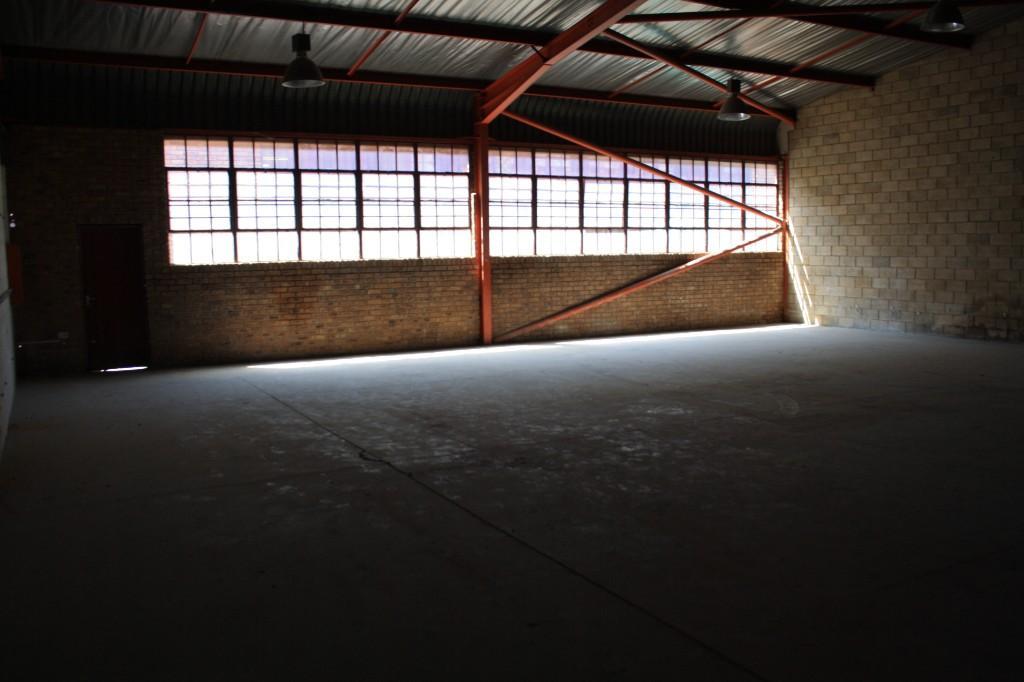 T4 - 295m² Factory, Workshop, Distribution Space To Let in Johannesburg - Image 5