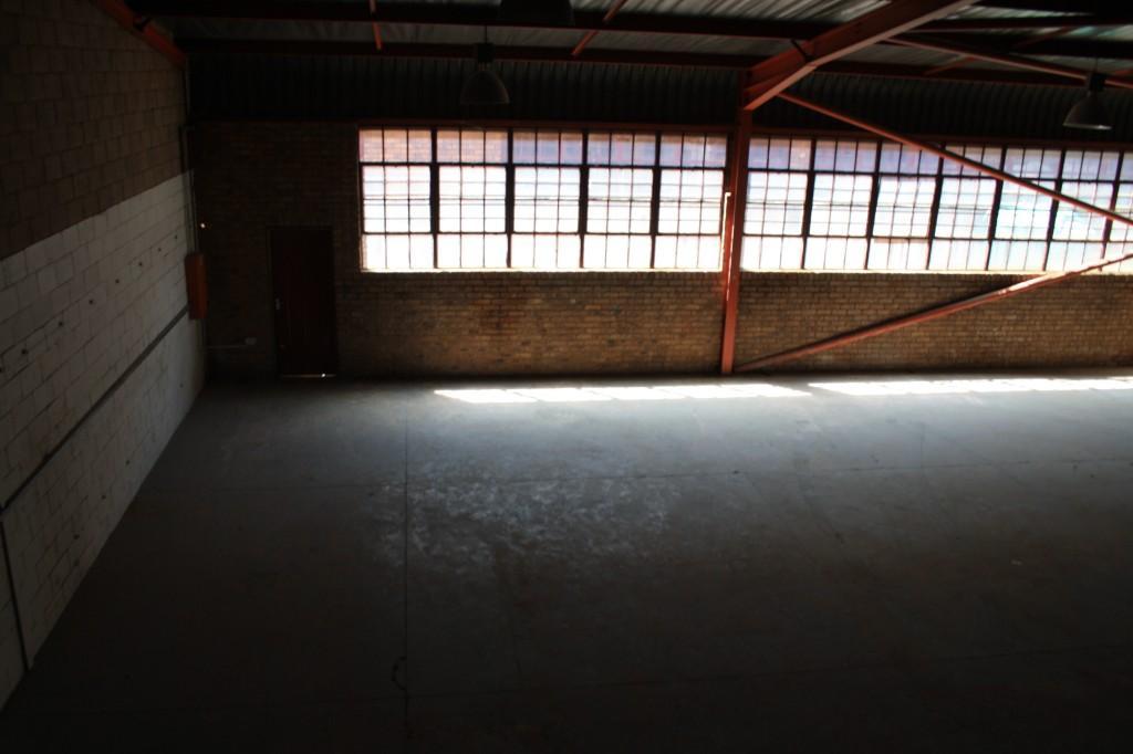 T4 - 295m² Factory, Workshop, Distribution Space To Let in Johannesburg - Image 6