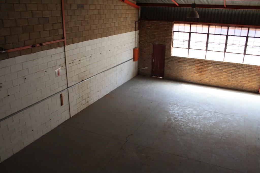 T4 - 295m² Factory, Workshop, Distribution Space To Let in Johannesburg - Image 7