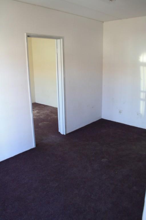 T4 - 295m² Factory, Workshop, Distribution Space To Let in Johannesburg - Image 3