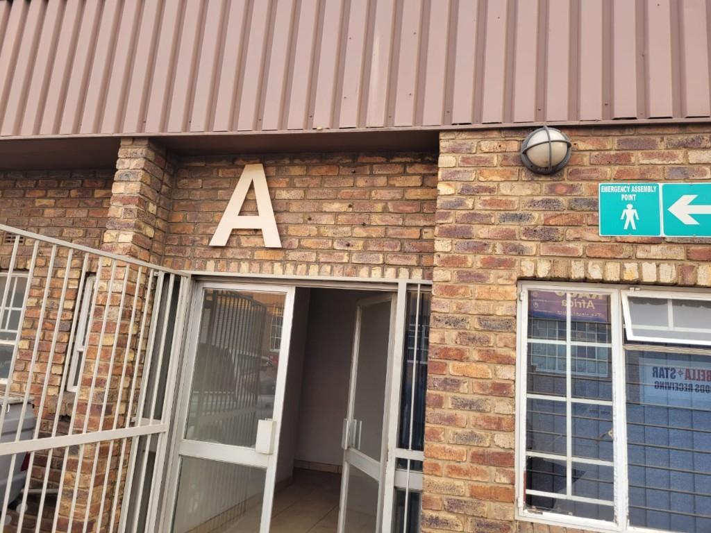 BA4 – 393m² - Distribution/Engineering Space To Let in South Africa - Image 1