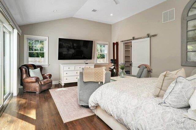 White Oak Ln, Westhampton Beach, Home For Rent in Westhampton beach - Image 1