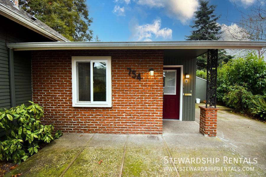 Remodeled studio in Eugene - Image 1