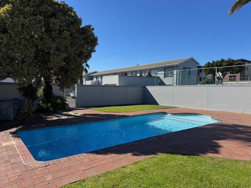 Apartment / Flat 1163-ref-484 for Rent in Milnerton Ridge, … in Scottburgh - Image 1