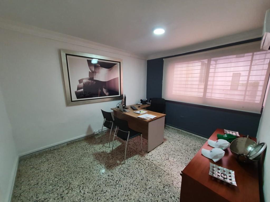 Alquilo Local Comercial próximo a la Churchill en la República Dominicana - Imagen 4