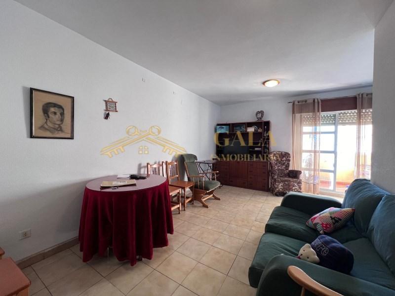 ALQUILER HABITACIÓN EN PISO 4 DORMITORIOS ZONA RUTA DE LA PLATA en Cáceres - Imagen 1