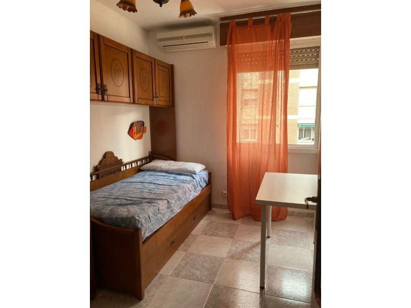 PISO PARA ESTUDIANTES 3 DORMITORIOS 2 BAÑOS en Córdoba - Imagen 1