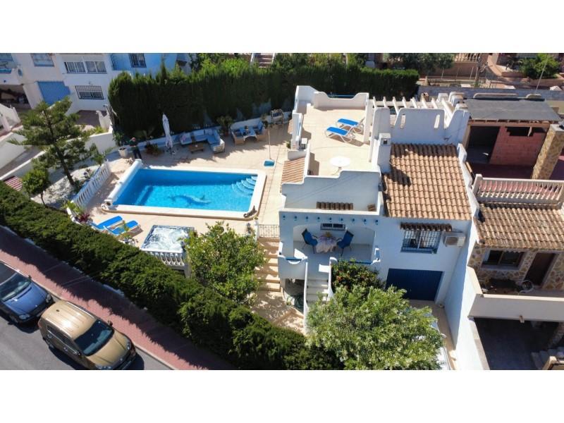 IMPRESIONANTE VILLA RENOVADA CON PISCINA PRIVADA, TERRAZA EN LA en Torrevieja - Imagen 1