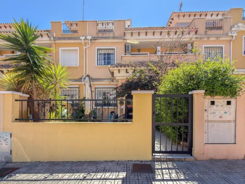 CASA ADOSADA BELLAMENTE RENOVADA EN LOS FRUTALES, TORREVIEJA en Torrevieja - Imagen 1